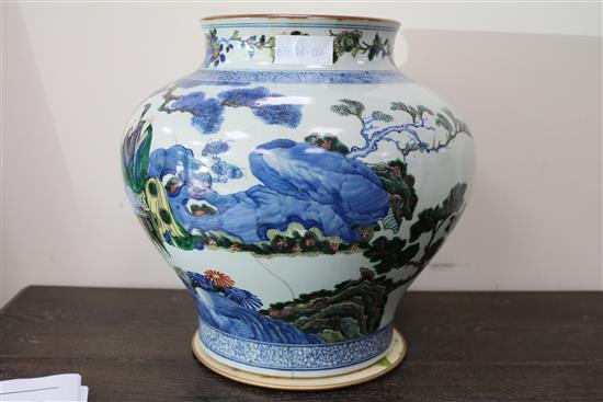 A large Chinese wucai jar, 19th century, height 34cm, cracked